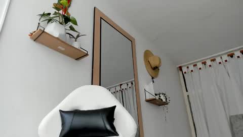 Snapshot of evans_king chatting on 10.01.25 Evan online show from 10.01.25