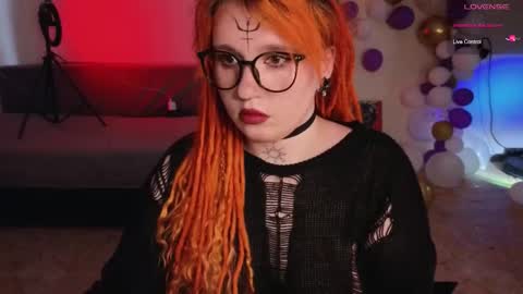 Snapshot of evaredmooon chatting on 10.18.25 Moon online show from 10.18.25