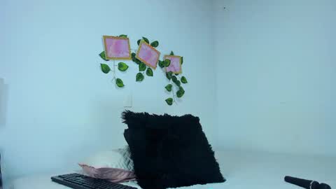 Snapshot of evelinmiller9 chatting on 09.16.25 Evelin Miller online show from 09.16.25