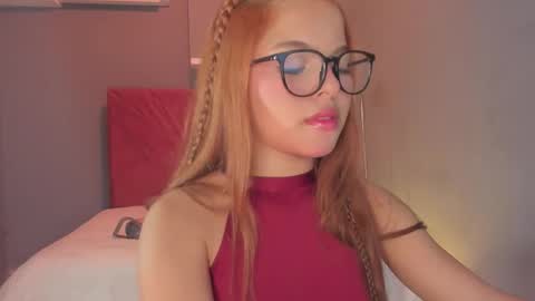 Snapshot of everyh chatting on 09.08.25 Sophia online show from 09.08.25