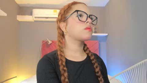 Snapshot of everyh chatting on 11.01.25 Sophia online show from 11.01.25