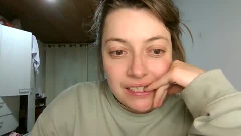 Snapshot of ezlngirl chatting on 12.09.24 Aimee online show from 12.09.24