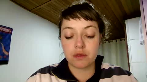 Snapshot of ezlngirl chatting on 01.04.25 Aimee online show from 01.04.25