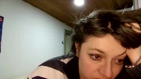 Snapshot of ezlngirl chatting on 01.05.25 Aimee online show from 01.05.25