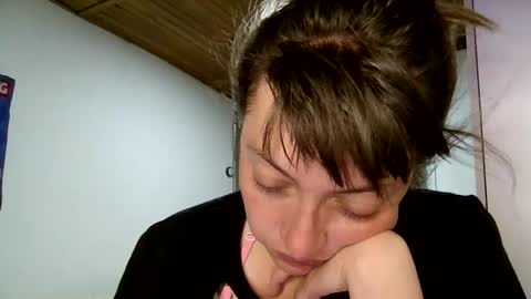 Snapshot of ezlngirl chatting on 01.19.25 Aimee online show from 01.19.25