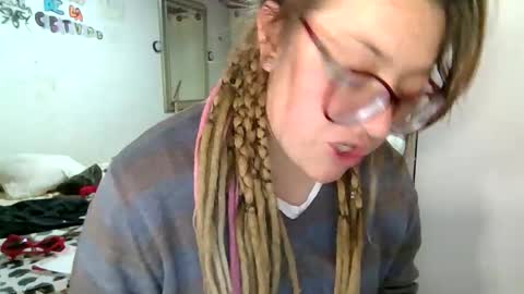 Snapshot of ezlngirl chatting on 11.03.25 Aimee online show from 11.03.25