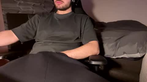 Snapshot of fabian_196 chatting on 01.27.25 Call me bitch online show from 01.27.25