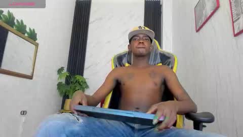 Snapshot of felow_fex chatting on 09.08.25 F E L O W online show from 09.08.25
