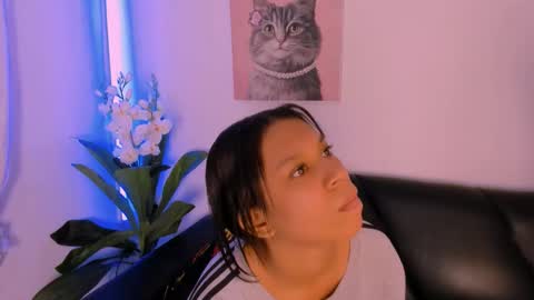 Snapshot of fernanda_brown01 chatting on 10.18.25 Fernanda online show from 10.18.25