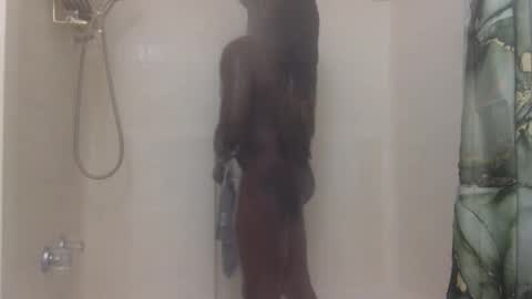 Snapshot of fettifinesor chatting on 10.20.25 fettifinesor online show from 10.20.25