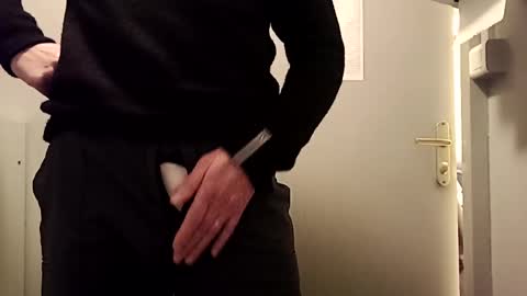 Snapshot of fifi010203 chatting on 12.19.24 fifi010203 online show from 12.19.24