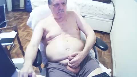 Snapshot of filhober chatting on 01.01.25 filhober online show from 01.01.25