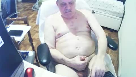 Snapshot of filhober chatting on 01.24.25 filhober online show from 01.24.25