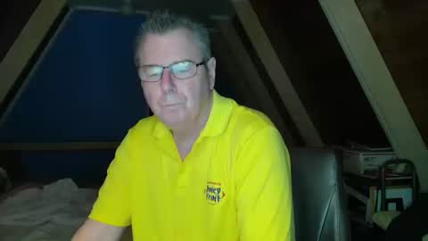 Snapshot of finderfiner chatting on 10.15.25 finderfiner online show from 10.15.25