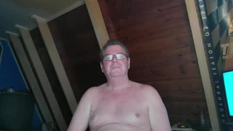 Snapshot of finderfiner chatting on 11.15.25 finderfiner online show from 11.15.25