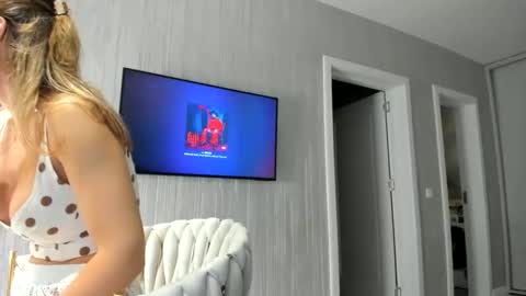 Snapshot of finestchantilly chatting on 10.16.25 FinestChantilly online show from 10.16.25