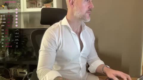 Snapshot of fit_rubinho chatting on 12.19.24 Rubn online show from 12.19.24