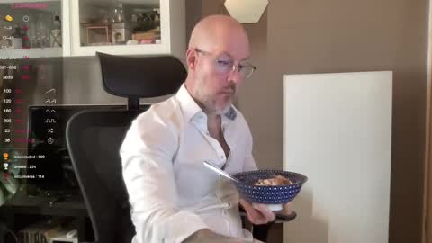 Snapshot of fit_rubinho chatting on 02.12.25 Rubn online show from 02.12.25