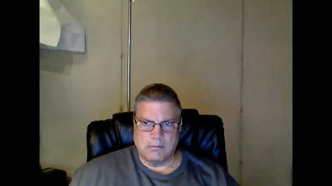 Snapshot of fletch32 chatting on 10.26.25 jd online show from 10.26.25