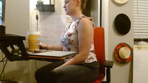 Snapshot of flowerfreak chatting on 03.08.25 Flower Freak online show from 03.08.25