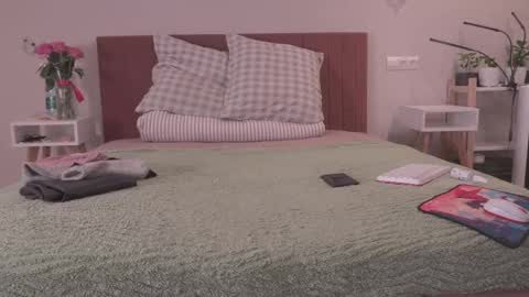 Snapshot of fluffy_hat chatting on 02.24.25 Fluffy and Krut online show from 02.24.25