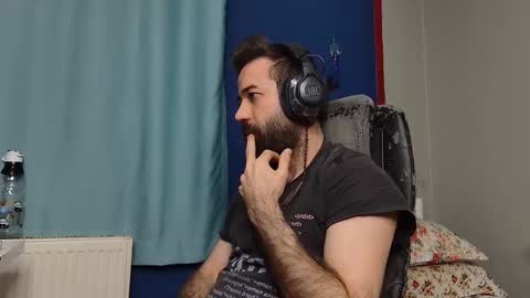 Snapshot of flycb chatting on 11.12.25 Fly online show from 11.12.25