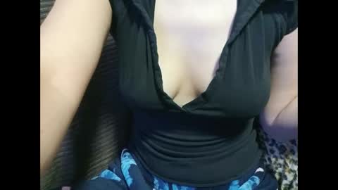 Snapshot of foreversweetx897751 chatting on 11.18.25 Foreversweetx online show from 11.18.25