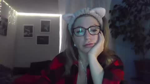 Snapshot of fox_red_lady7 chatting on 03.01.25 fox_red_lady7 online show from 03.01.25