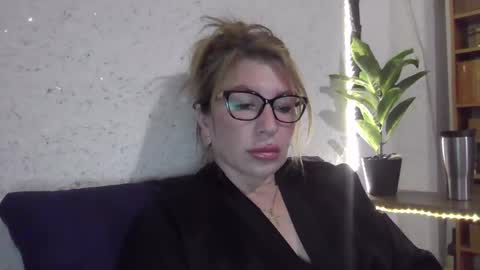 Snapshot of fox_red_lady7 chatting on 03.09.25 fox_red_lady7 online show from 03.09.25