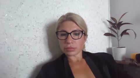 Snapshot of fox_red_lady7 chatting on 09.11.25 fox_red_lady7 online show from 09.11.25