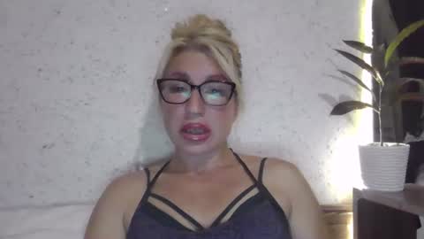 Snapshot of fox_red_lady7 chatting on 10.02.25 fox_red_lady7 online show from 10.02.25