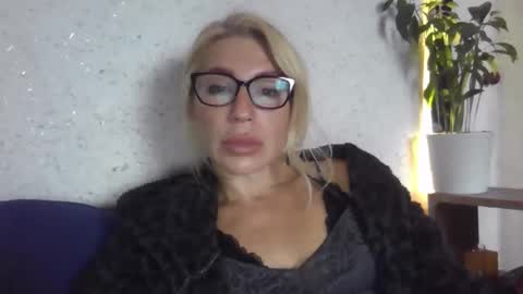 Snapshot of fox_red_lady7 chatting on 10.09.25 fox_red_lady7 online show from 10.09.25