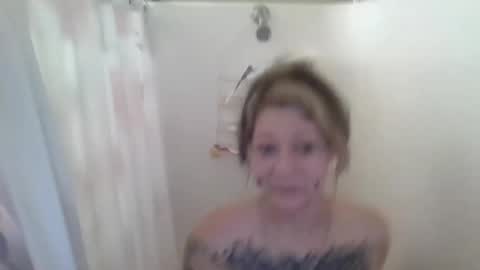 Snapshot of foxyfang chatting on 09.26.25 foxyfang online show from 09.26.25