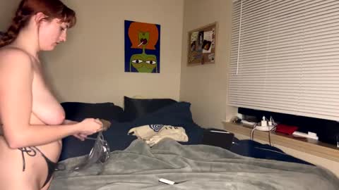 Snapshot of foxyredddd chatting on 12.30.24 beautiful blair online show from 12.30.24