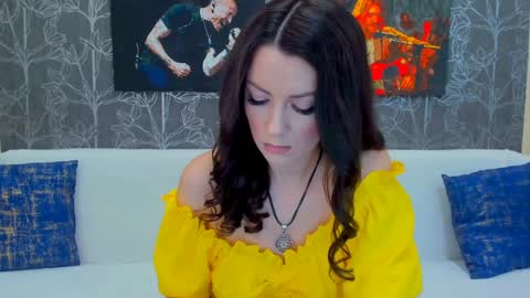 Snapshot of foxyx1 chatting on 01.12.25 Foxy online show from 01.12.25