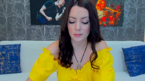 Snapshot of foxyx1 chatting on 01.12.25 Foxy online show from 01.12.25