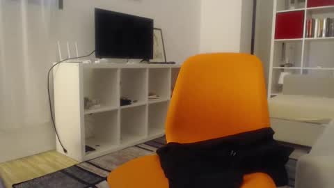 Snapshot of francescosal chatting on 10.04.25 francescosal online show from 10.04.25