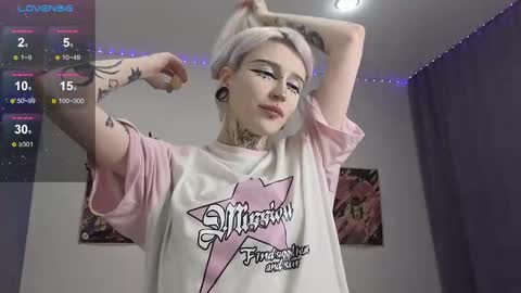 Snapshot of fraulein_mooon chatting on 12.07.24 Asya UwU online show from 12.07.24