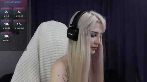 Snapshot of fraulein_mooon chatting on 01.03.25 Asya UwU online show from 01.03.25