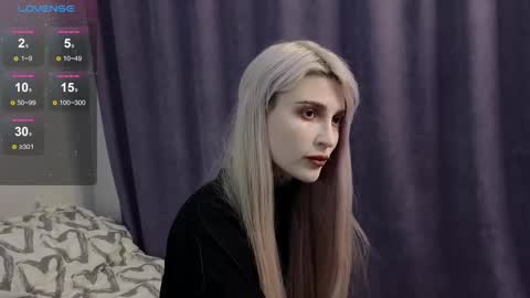 Snapshot of fraulein_mooon chatting on 01.12.25 Asya UwU online show from 01.12.25