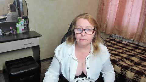 Snapshot of fraumartha chatting on 02.15.25 FrauMartha online show from 02.15.25