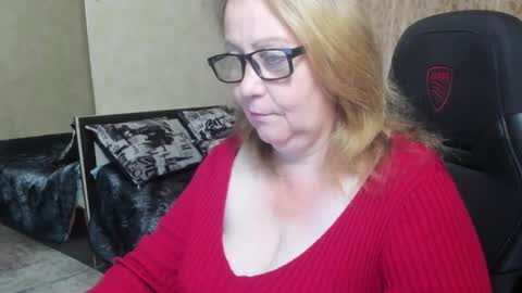 Snapshot of fraumartha chatting on 10.24.25 FrauMartha online show from 10.24.25
