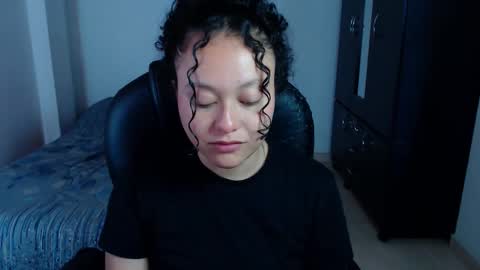 Snapshot of freud_x_louise1 chatting on 10.10.25 Louise  online show from 10.10.25