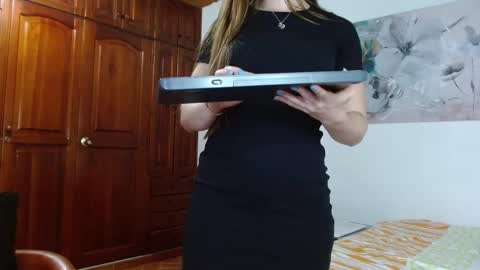 Snapshot of freyanatural chatting on 01.11.25 freyanatural online show from 01.11.25