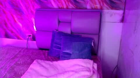 Snapshot of freyja_01 chatting on 03.09.25 Freyja online show from 03.09.25