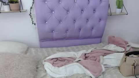 Snapshot of freyja_01 chatting on 10.19.25 Freyja online show from 10.19.25