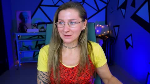 Snapshot of fridatander chatting on 12.17.24 Frida Tander online show from 12.17.24