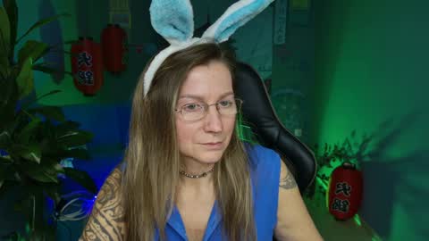 Snapshot of fridatander chatting on 12.31.24 Frida Tander online show from 12.31.24