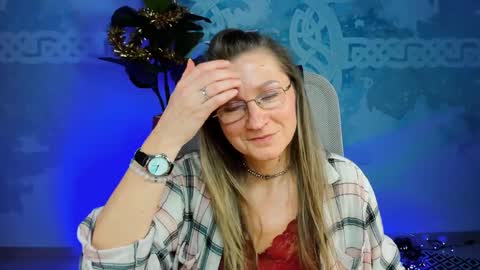 Snapshot of fridatander chatting on 01.05.25 Frida Tander online show from 01.05.25