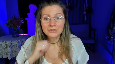 Snapshot of fridatander chatting on 01.20.25 Frida Tander online show from 01.20.25